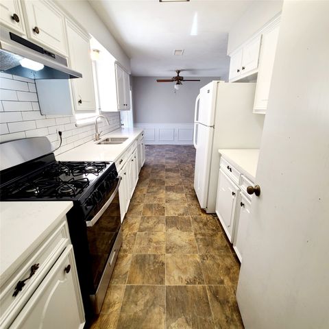 11352 QUAIL RUN Street, Dallas, TX 75238