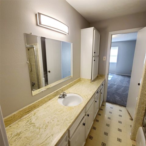 11352 QUAIL RUN Street, Dallas, TX 75238