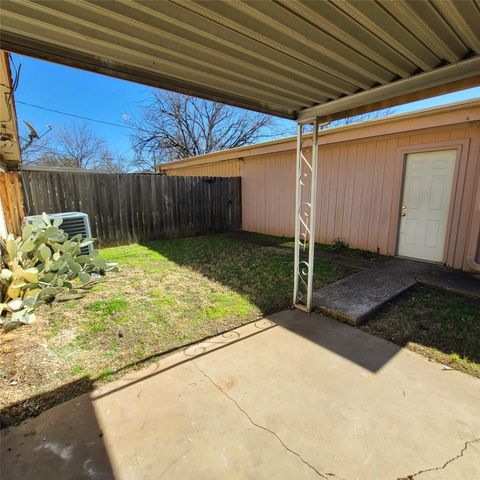 11352 QUAIL RUN Street, Dallas, TX 75238