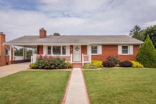 1019 ROCKINGHAM DR, Harrisonburg, VA 22802