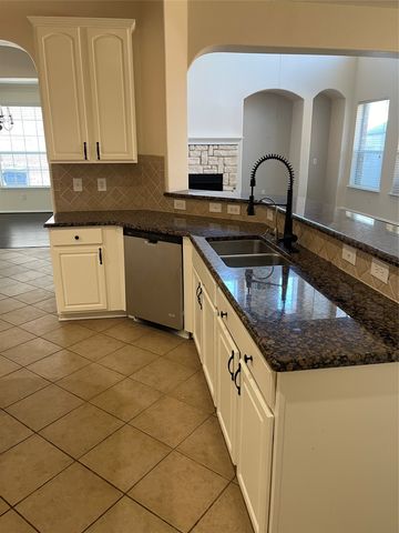 714 Crockett Drive, Mansfield, TX 76063