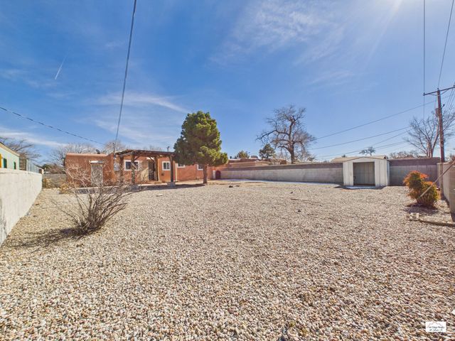 617 California Street SE, Albuquerque, NM 87108