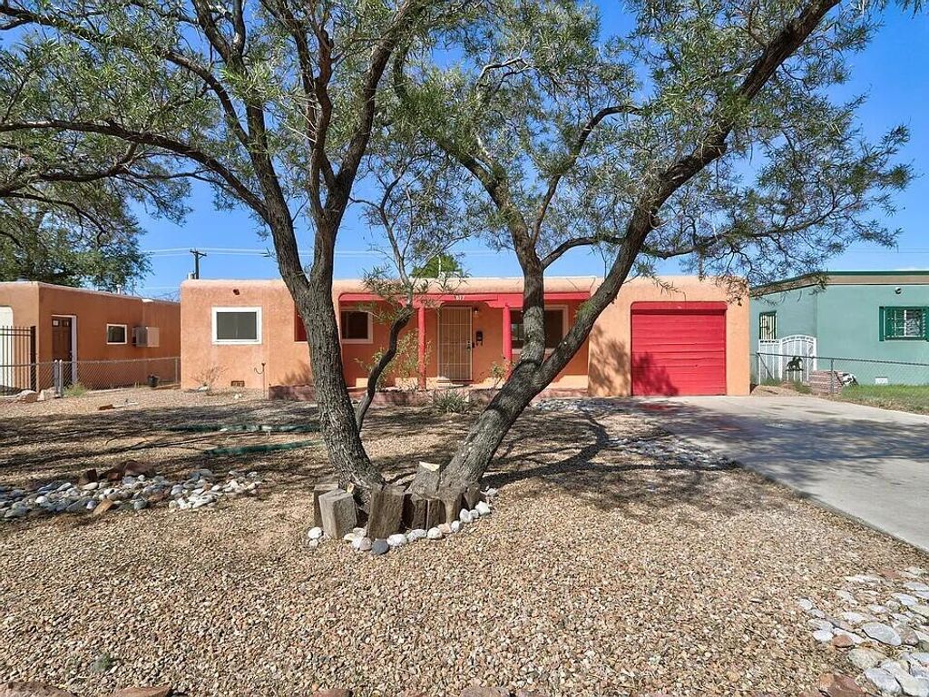 617 California Street SE, Albuquerque, NM 87108