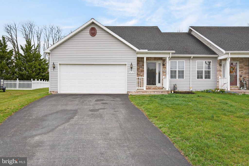 213 MAPLE DR, Hanover, PA 17331