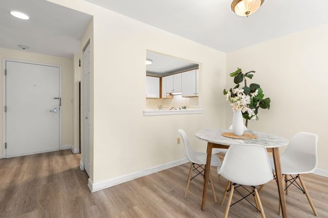 1 Watermill Pl 121, Arlington, MA 02476