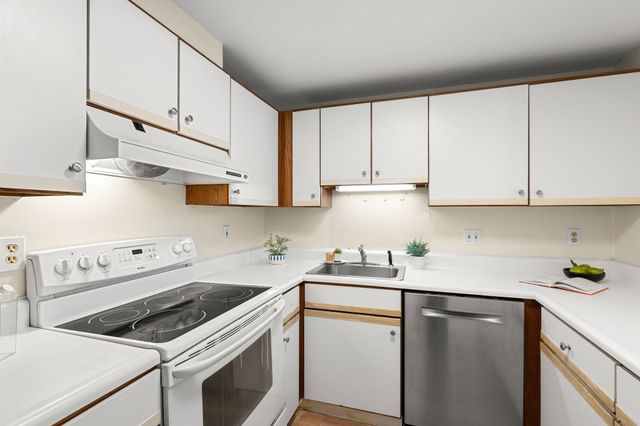 1 Watermill Pl 121, Arlington, MA 02476