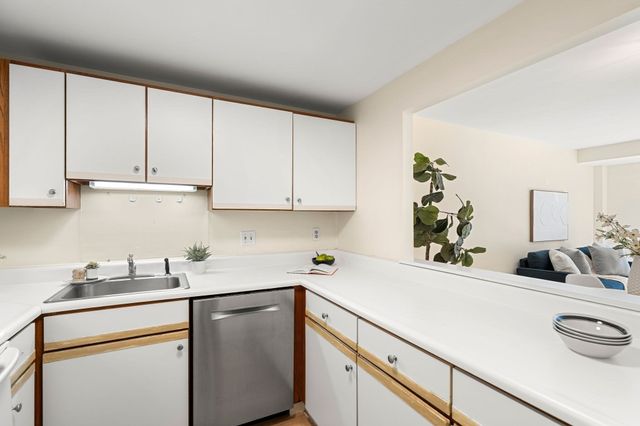 1 Watermill Pl 121, Arlington, MA 02476