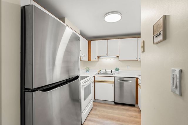 1 Watermill Pl 121, Arlington, MA 02476