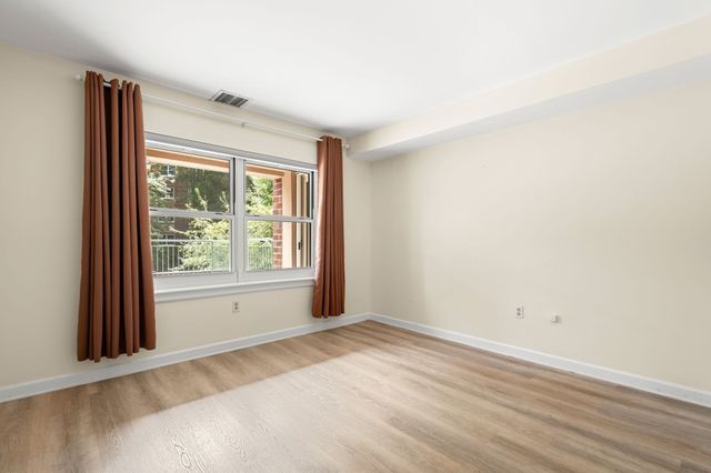 1 Watermill Pl 121, Arlington, MA 02476