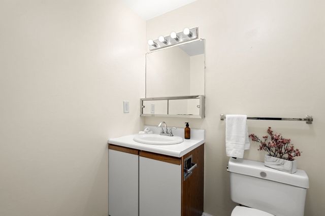 1 Watermill Pl 121, Arlington, MA 02476