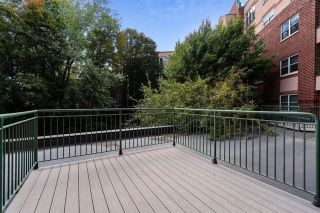 1 Watermill Pl 121, Arlington, MA 02476