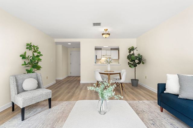 1 Watermill Pl 121, Arlington, MA 02476
