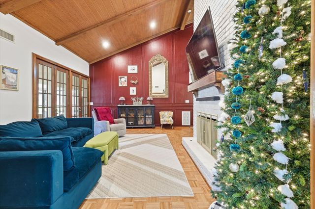 2813 Raintree Drive, Carrollton, TX 75006