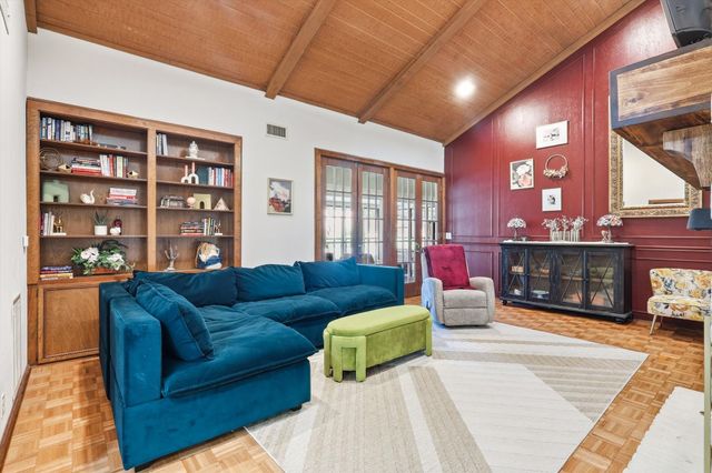 2813 Raintree Drive, Carrollton, TX 75006