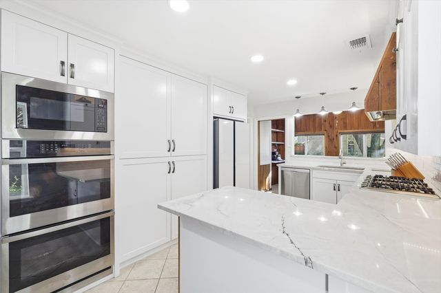 2813 Raintree Drive, Carrollton, TX 75006