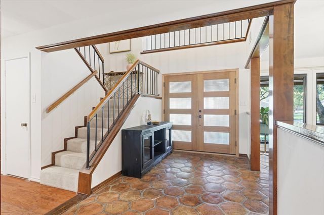 2813 Raintree Drive, Carrollton, TX 75006