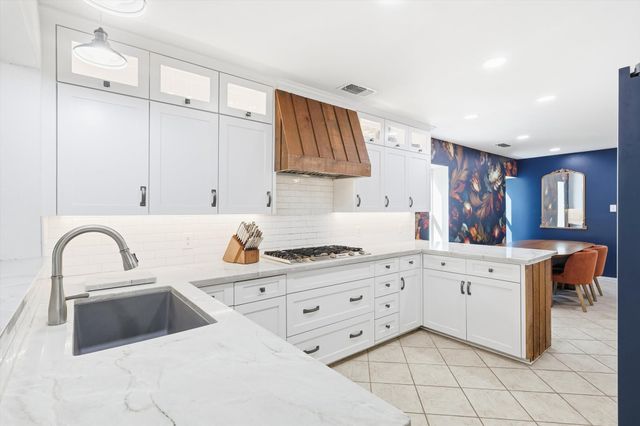 2813 Raintree Drive, Carrollton, TX 75006