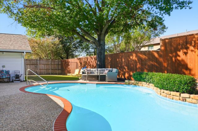 2813 Raintree Drive, Carrollton, TX 75006