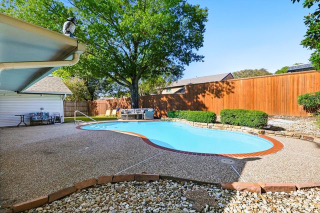2813 Raintree Drive, Carrollton, TX 75006