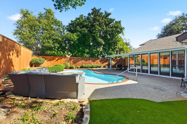 2813 Raintree Drive, Carrollton, TX 75006