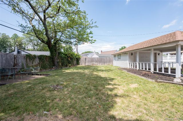 258 Gilling Road, Seaford, NY 11783