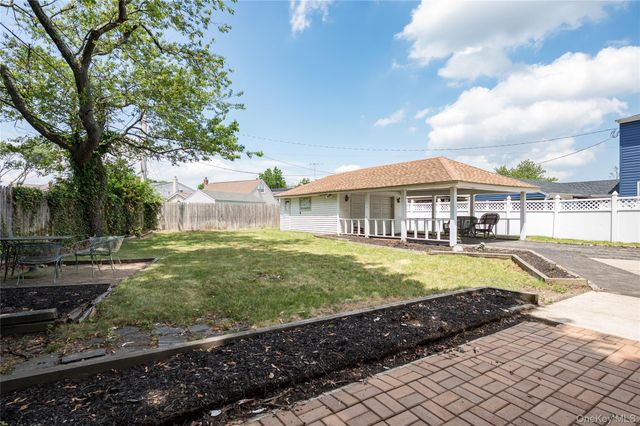 258 Gilling Road, Seaford, NY 11783