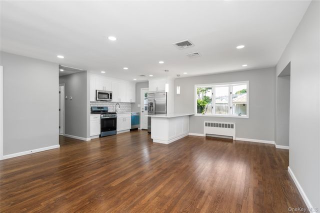 258 Gilling Road, Seaford, NY 11783