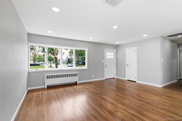 258 Gilling Road, Seaford, NY 11783