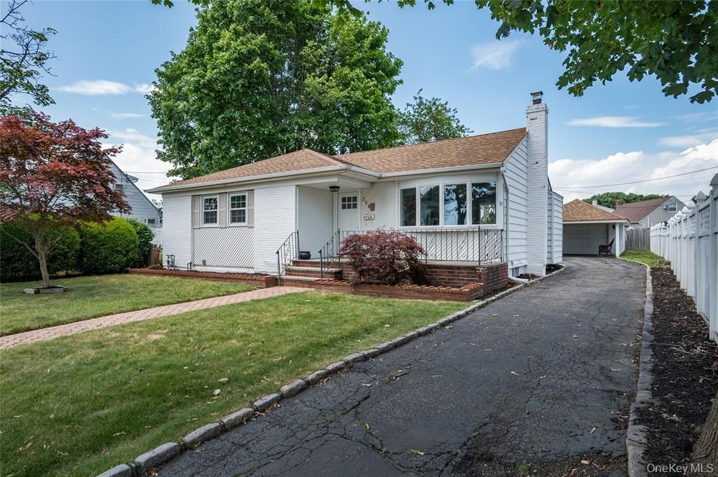 258 Gilling Road, Seaford, NY 11783