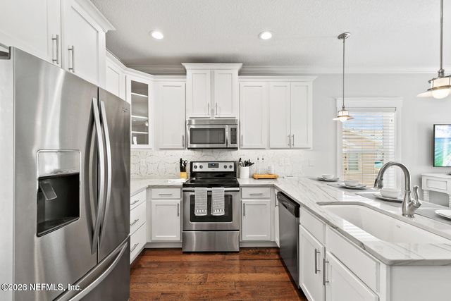120 11TH Avenue S, Jacksonville Beach, FL 32250
