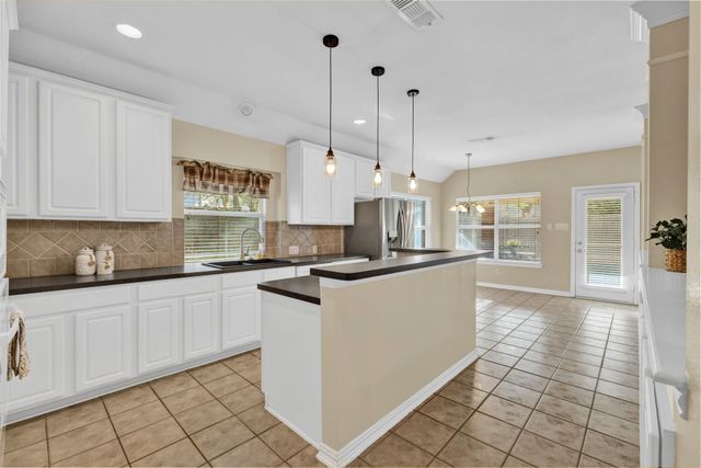 6705 Marie Weldon Court, Arlington, TX 76001