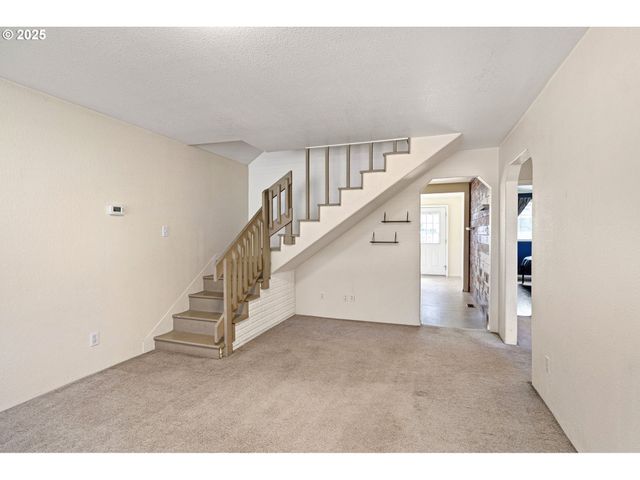 405 LANE Ave, Drain, OR 97435