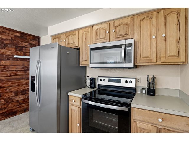 405 LANE Ave, Drain, OR 97435