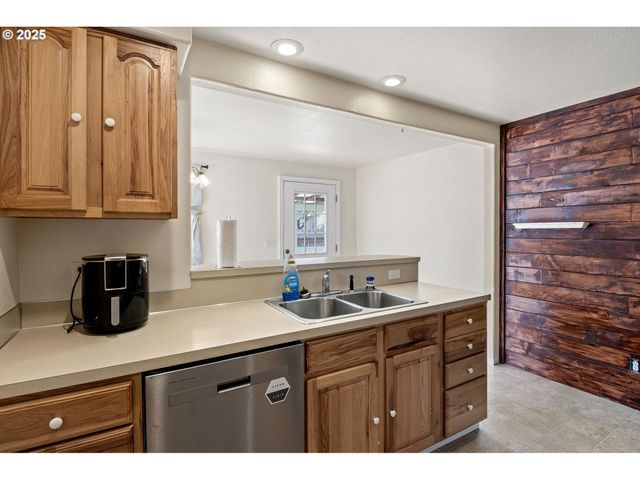 405 LANE Ave, Drain, OR 97435