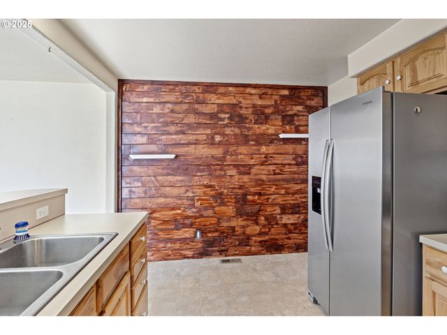 405 LANE Ave, Drain, OR 97435