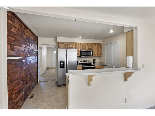 405 LANE Ave, Drain, OR 97435