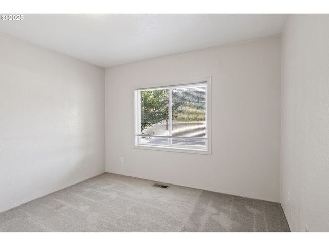 405 LANE Ave, Drain, OR 97435