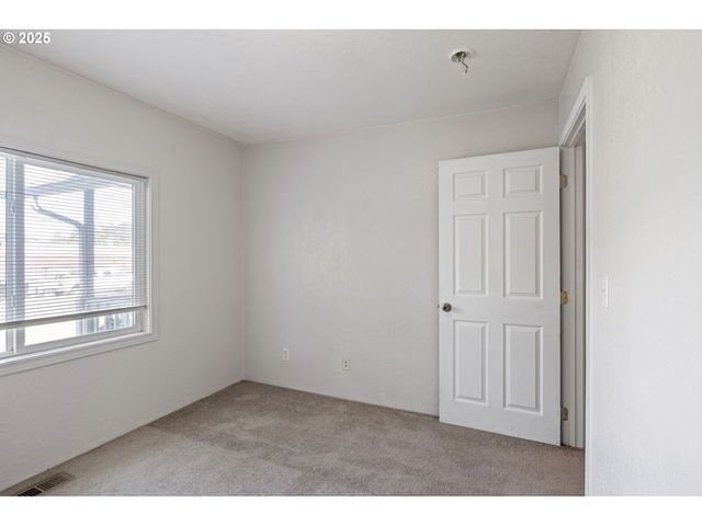 405 LANE Ave, Drain, OR 97435