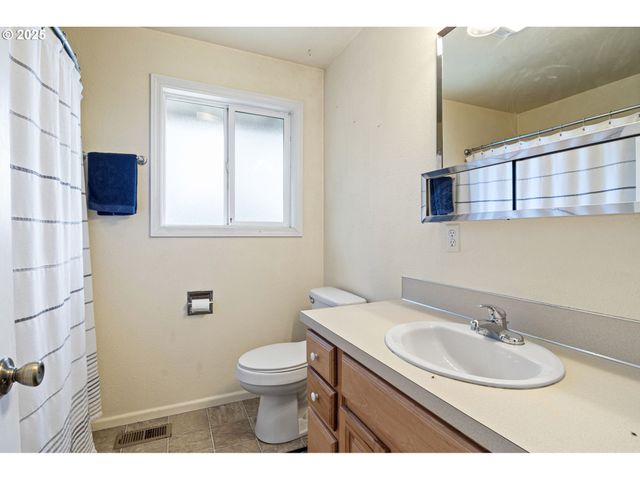 405 LANE Ave, Drain, OR 97435