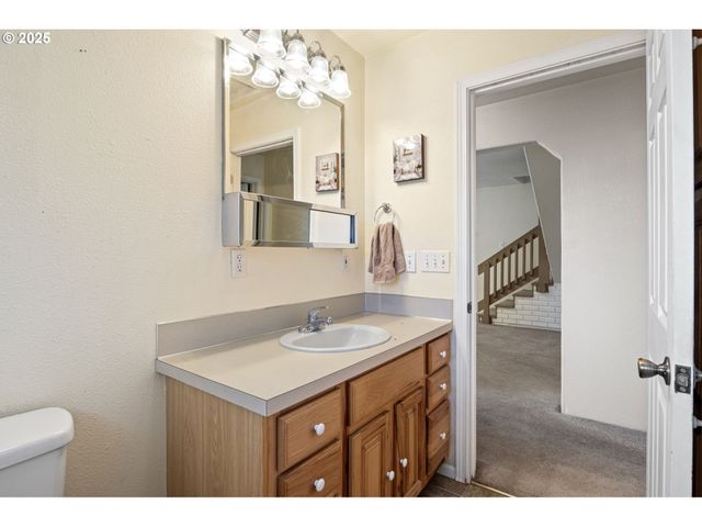 405 LANE Ave, Drain, OR 97435