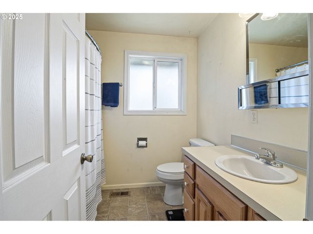 405 LANE Ave, Drain, OR 97435