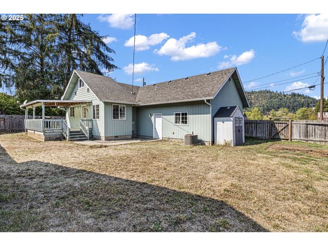 405 LANE Ave, Drain, OR 97435