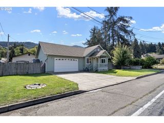 405 LANE Ave, Drain, OR 97435