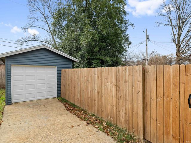 1041 E Chandler Avenue, Evansville, IN 47714