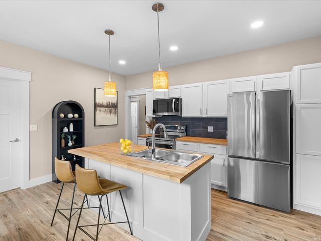 1041 E Chandler Avenue, Evansville, IN 47714