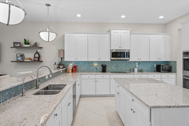 108 Casa Circle, Jupiter, FL 33458