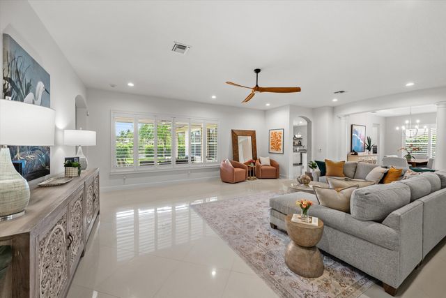 108 Casa Circle, Jupiter, FL 33458