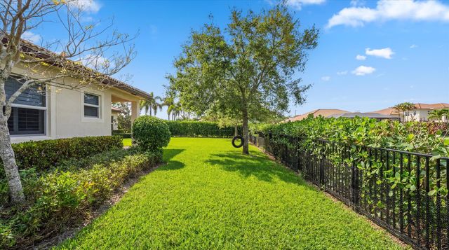108 Casa Circle, Jupiter, FL 33458
