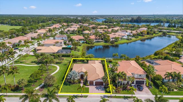 108 Casa Circle, Jupiter, FL 33458