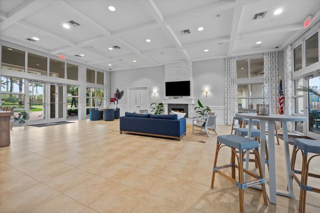 108 Casa Circle, Jupiter, FL 33458